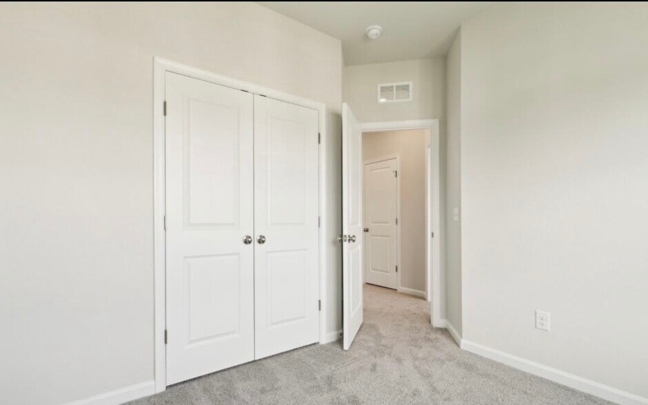 Building Photo - 9377 Barnes Loop