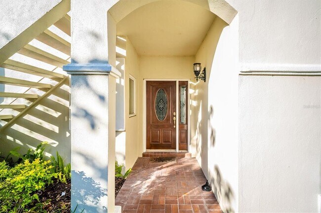 Building Photo - 7669 Fairway Woods Dr