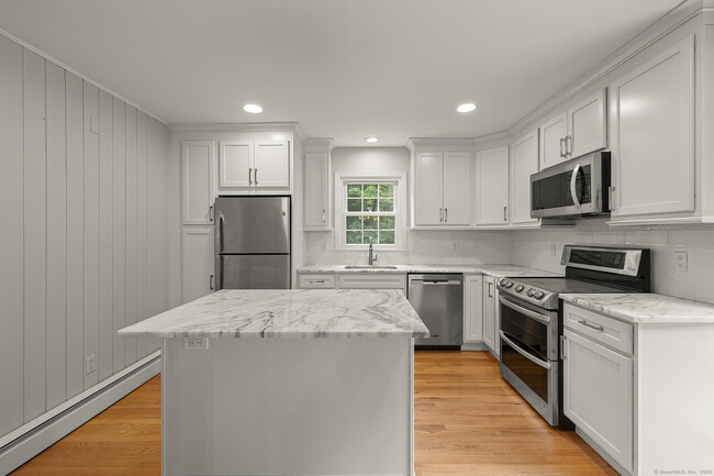 Building Photo - 61 Knollwood Dr