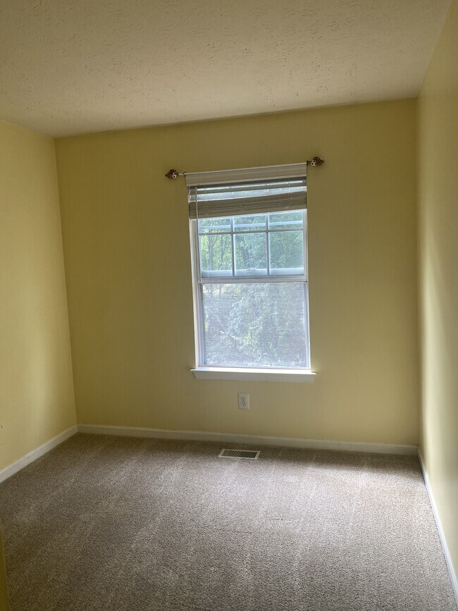Building Photo - 1707 Carriage Cir