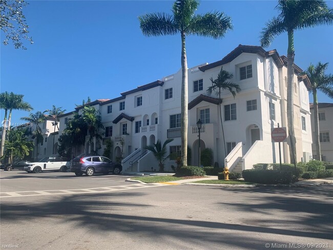 Building Photo - 3 br, 2.5 bath Townhome - 12430 SW 50th St...