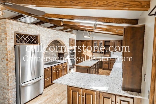 Building Photo - 3427 Clubheights Dr