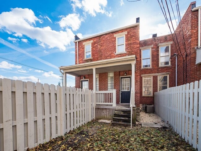 Building Photo - 421 E Mithoff St