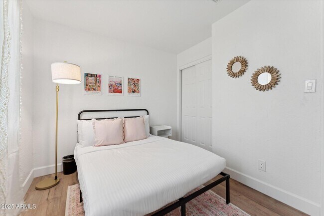 Building Photo - 2739 E Tamarisk Ave