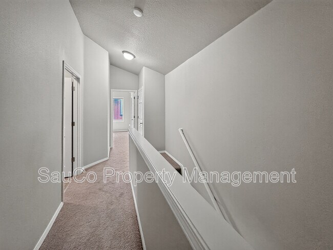 Building Photo - 1419 NE Lockheart Ln