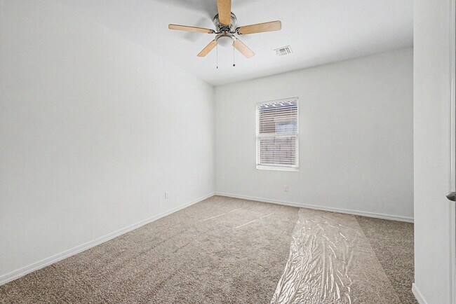 Building Photo - 35450 W Santa Clara Ave