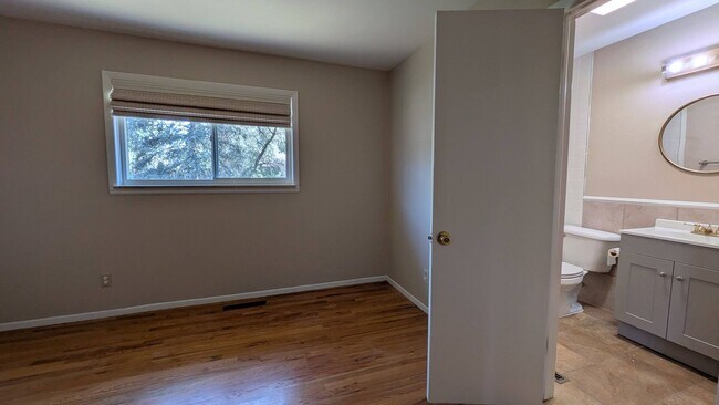 Building Photo - 4050 Hollow Rd