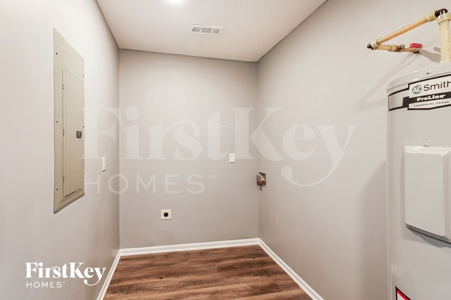 Building Photo - 5110 N Bellaire Ave