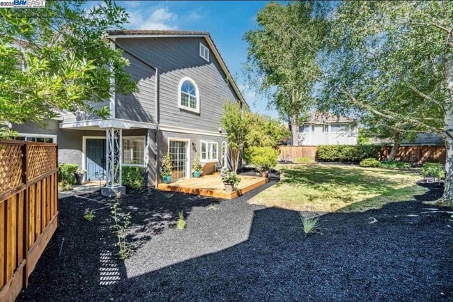 Building Photo - 5 Stuart Pl