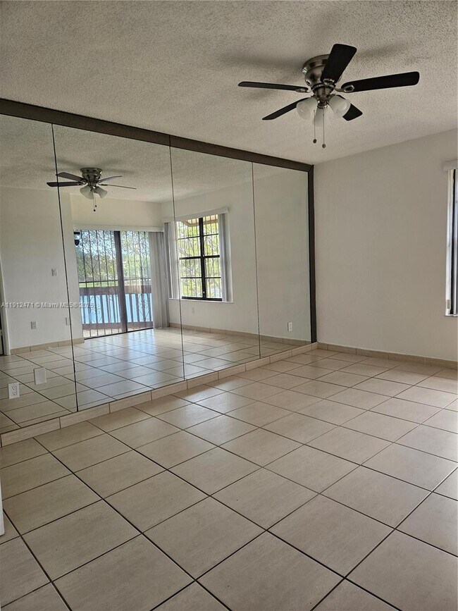 Building Photo - 563 NW 98th Ct