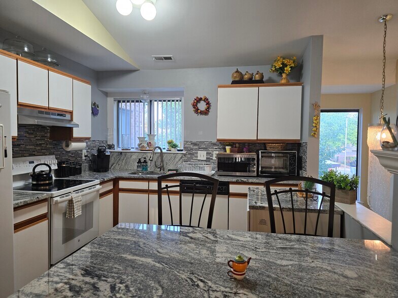 Building Photo - 42541 Lilley Pointe Dr