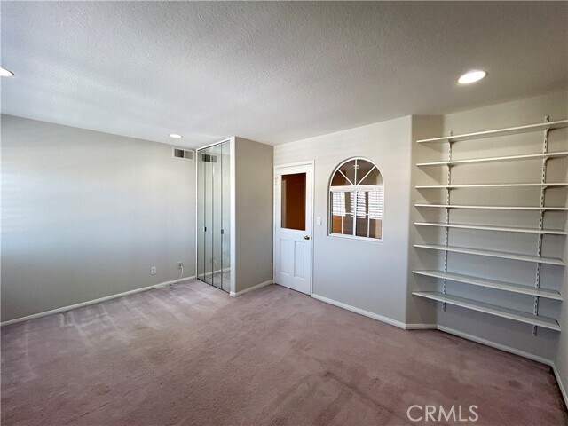 Building Photo - 8132 E Hillsdale Dr