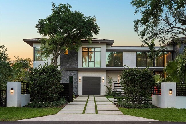 Building Photo - 12500 SW 64th Ave