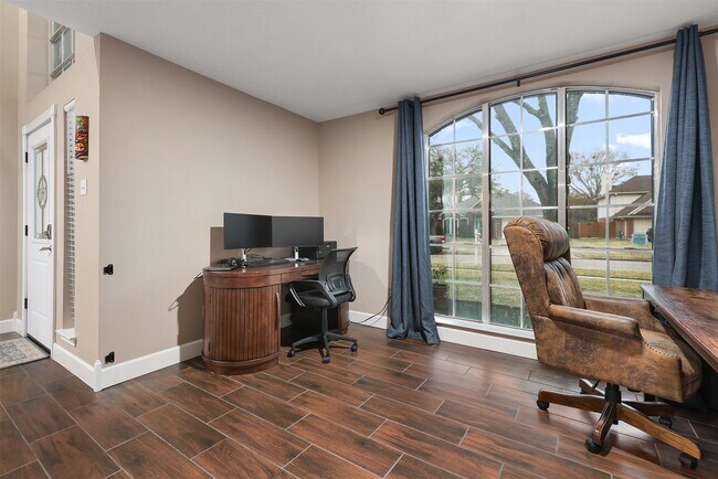 Building Photo - 1917 Endeavor Ct