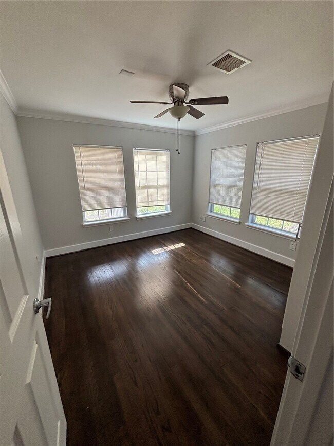 Building Photo - 5424 4th St