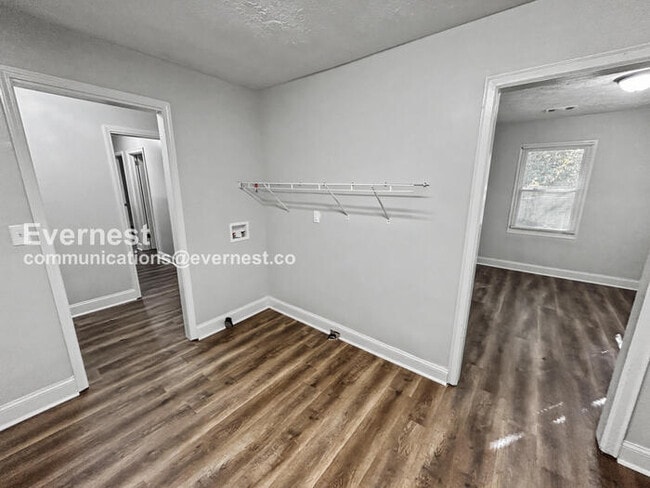 Building Photo - 3741 Loren Dr