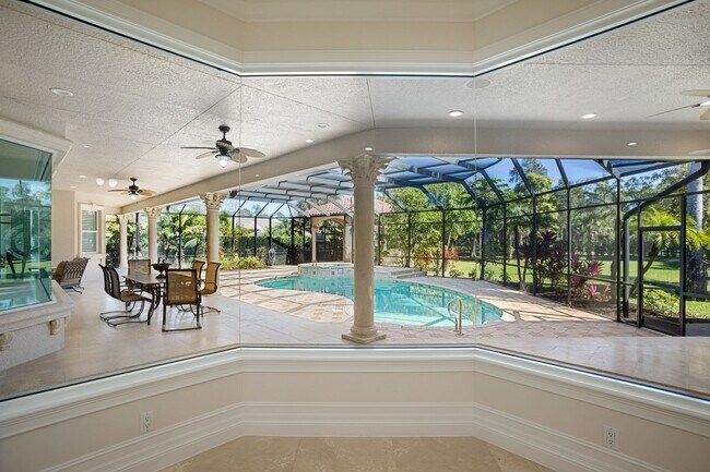 Building Photo - ** OAKES ESTATES ** 4 BED + DEN / 3.5 BATH...
