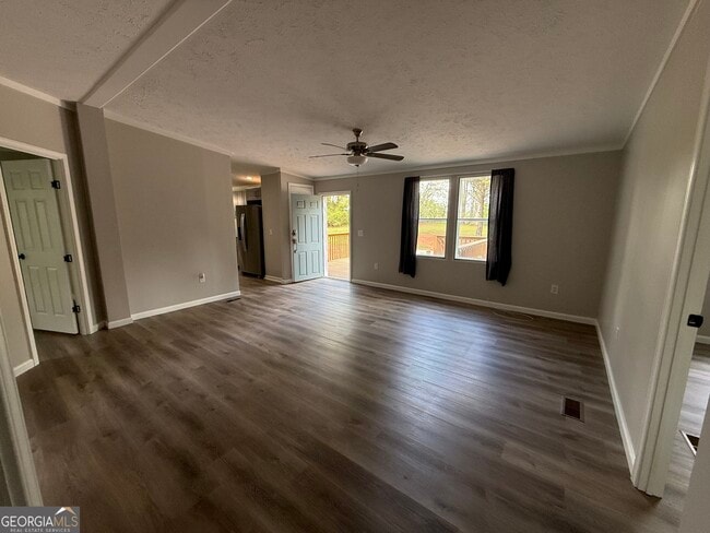 Building Photo - 1160 Happy Hollow Rd