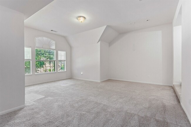 Building Photo - 915 Falcon Trail