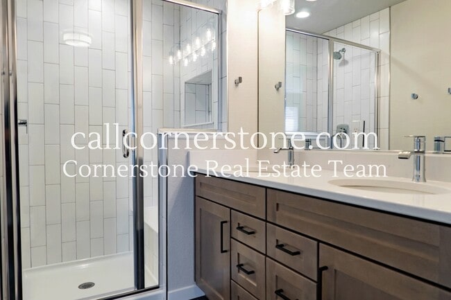 Building Photo - 3683 Levy Pk Dr