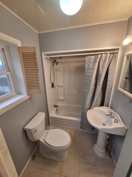 Building Photo - 5771 Seneca Trl S