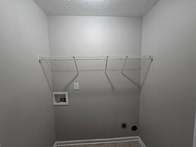 Building Photo - 150 Bear Creek Dr