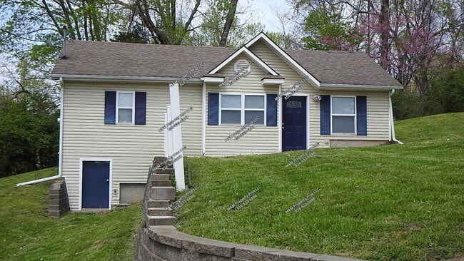 Building Photo - Adorable 2 bedrooms and 1 bath home located on N Drury Ave in Kansas City, MO