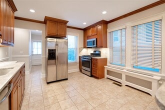 Building Photo - 147 Beekman Ave