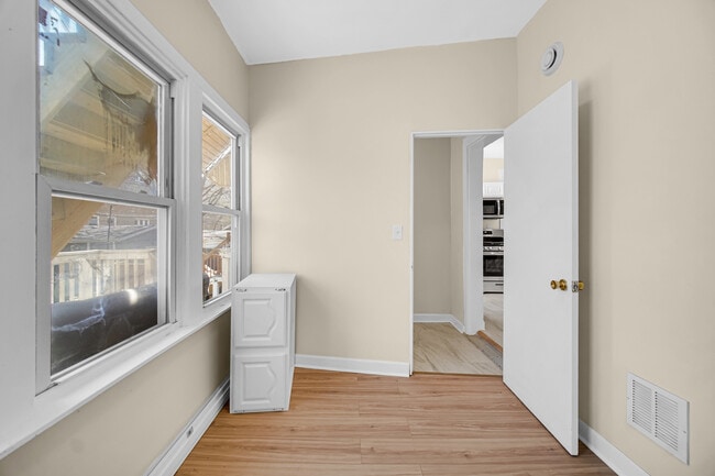 Building Photo - 4437 N Drake Ave