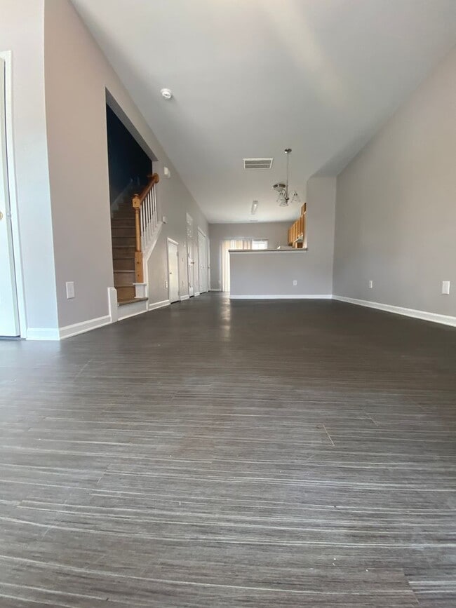 Building Photo - Charming 2 Bed, 2.5 Bath Townhouse in Nort...