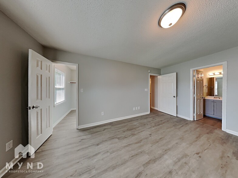 Building Photo - 9205 Meadow Sweet Ct