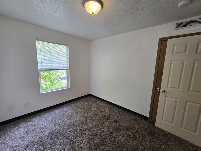 Building Photo - 60 Miller Ave SW