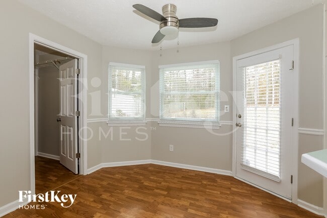 Building Photo - 205 Lakefront Dr