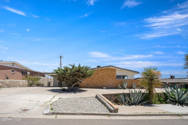 Building Photo - 4317 Larchmont Dr