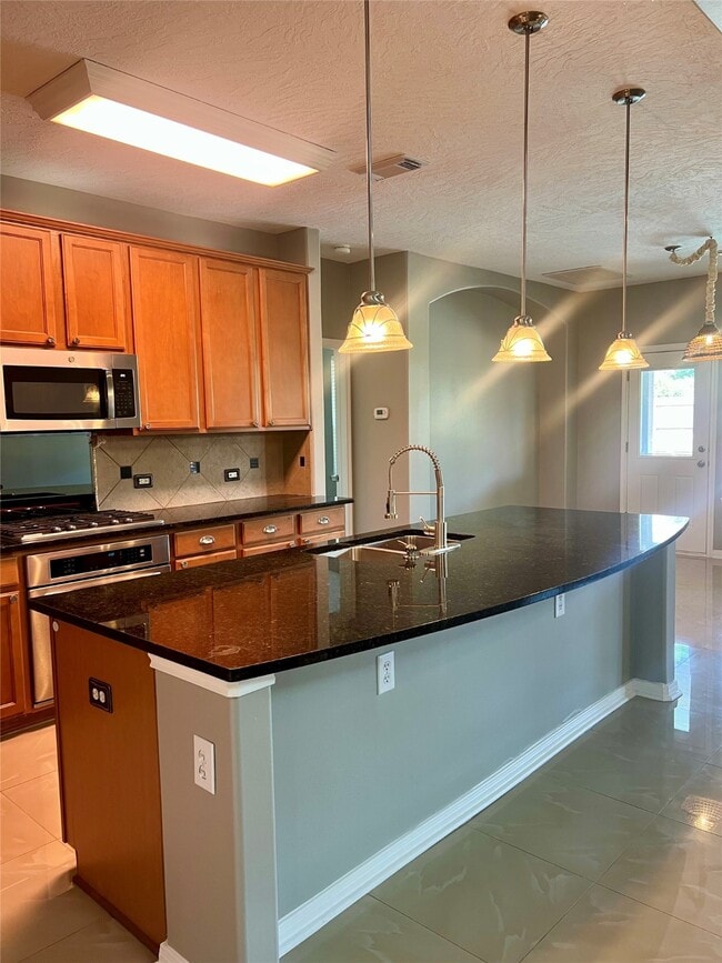 Building Photo - 411 White Oak Pointe Dr