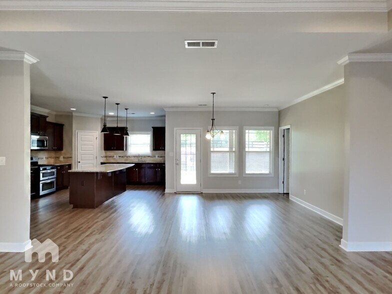 Building Photo - 214 Balota St