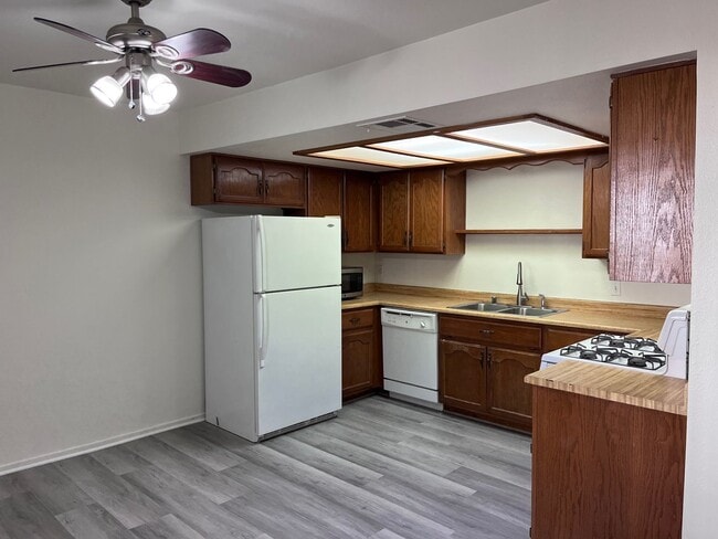 Building Photo - First Floor Condo - W. Tropicana Ave.
