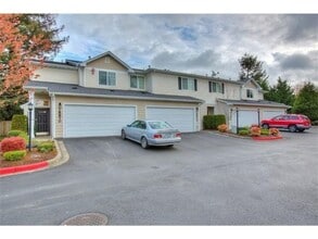 Building Photo - Contemporary Town home in Renton