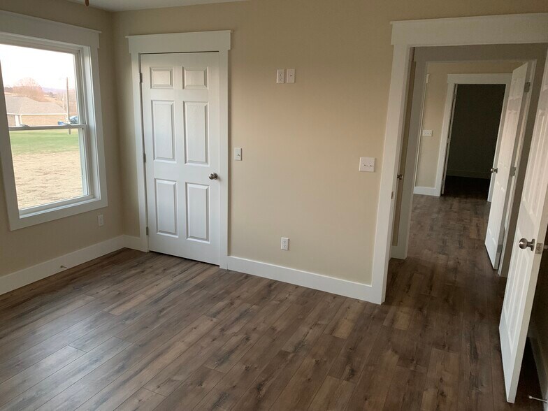 Building Photo - 1566 Thurman Rd