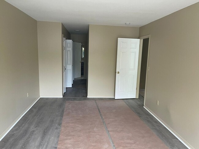Building Photo - 2 Bedroom condo