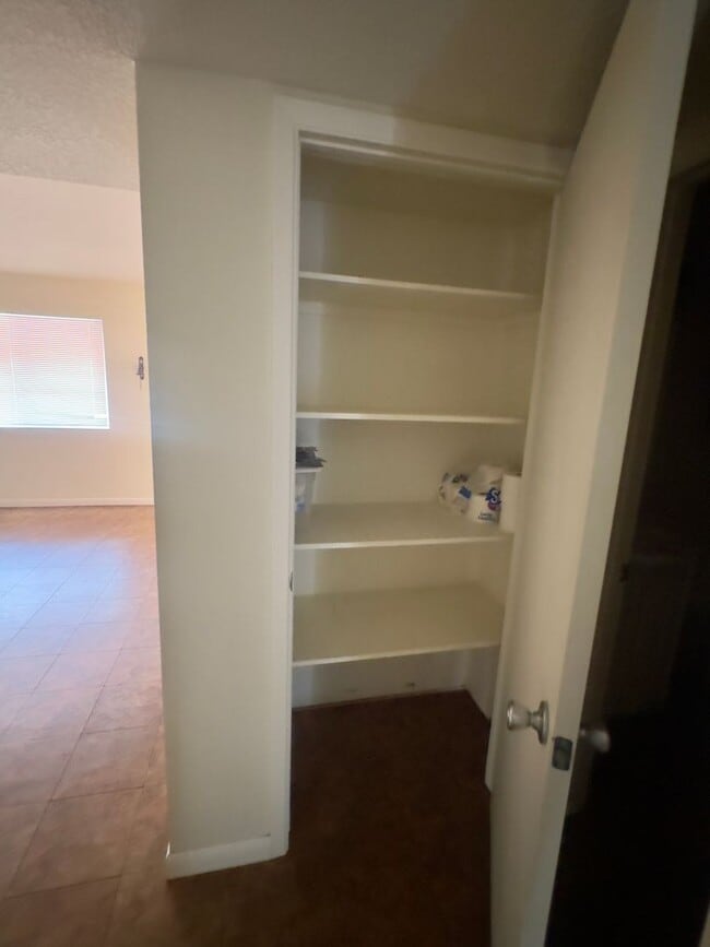 Building Photo - 2 Bed 2 Bath Duplex Long Term Rental!