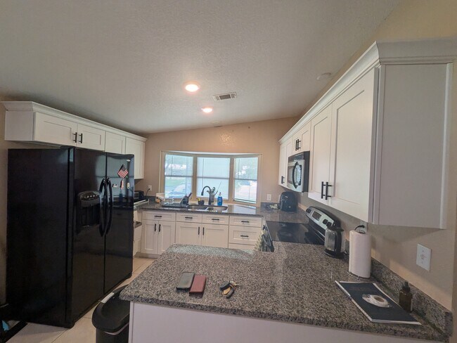 Building Photo - 2737 Cranmoor Dr