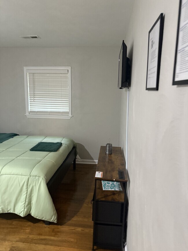 Building Photo - 825 Olive Dr