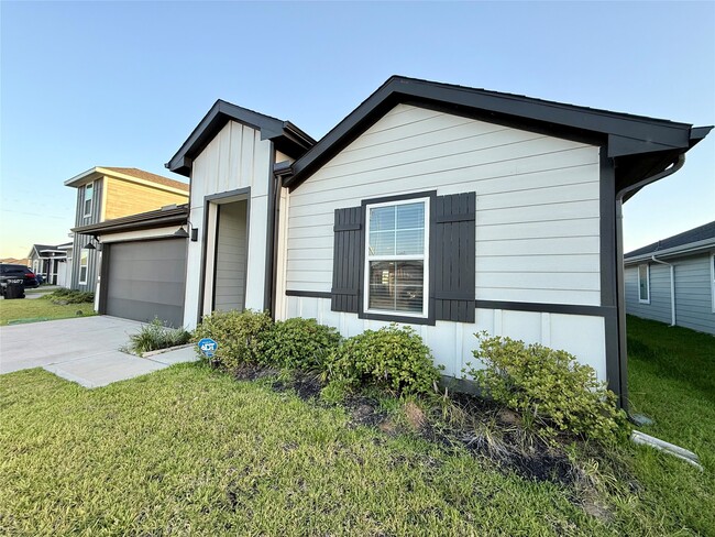 Building Photo - 31611 Farlam Farms Trl