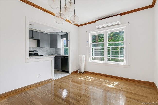 Building Photo - 68-48 Groton St