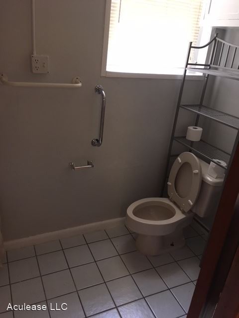 Building Photo - 300 Main St