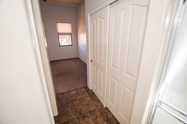 Building Photo - 3 Bedroom, 2 Bath Sante Fe, 2 Car Garage, ...