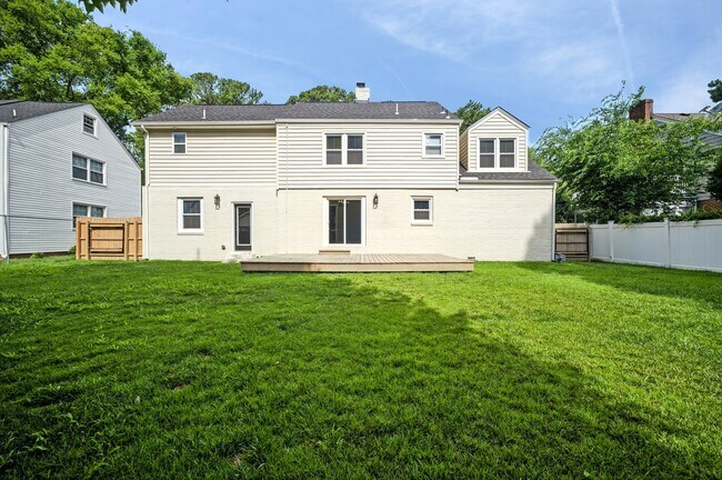 Building Photo - 6048 River Rd