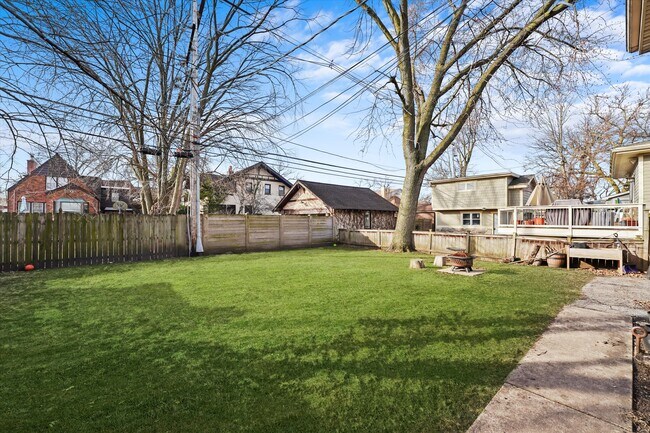 Building Photo - 69 E Quincy-2