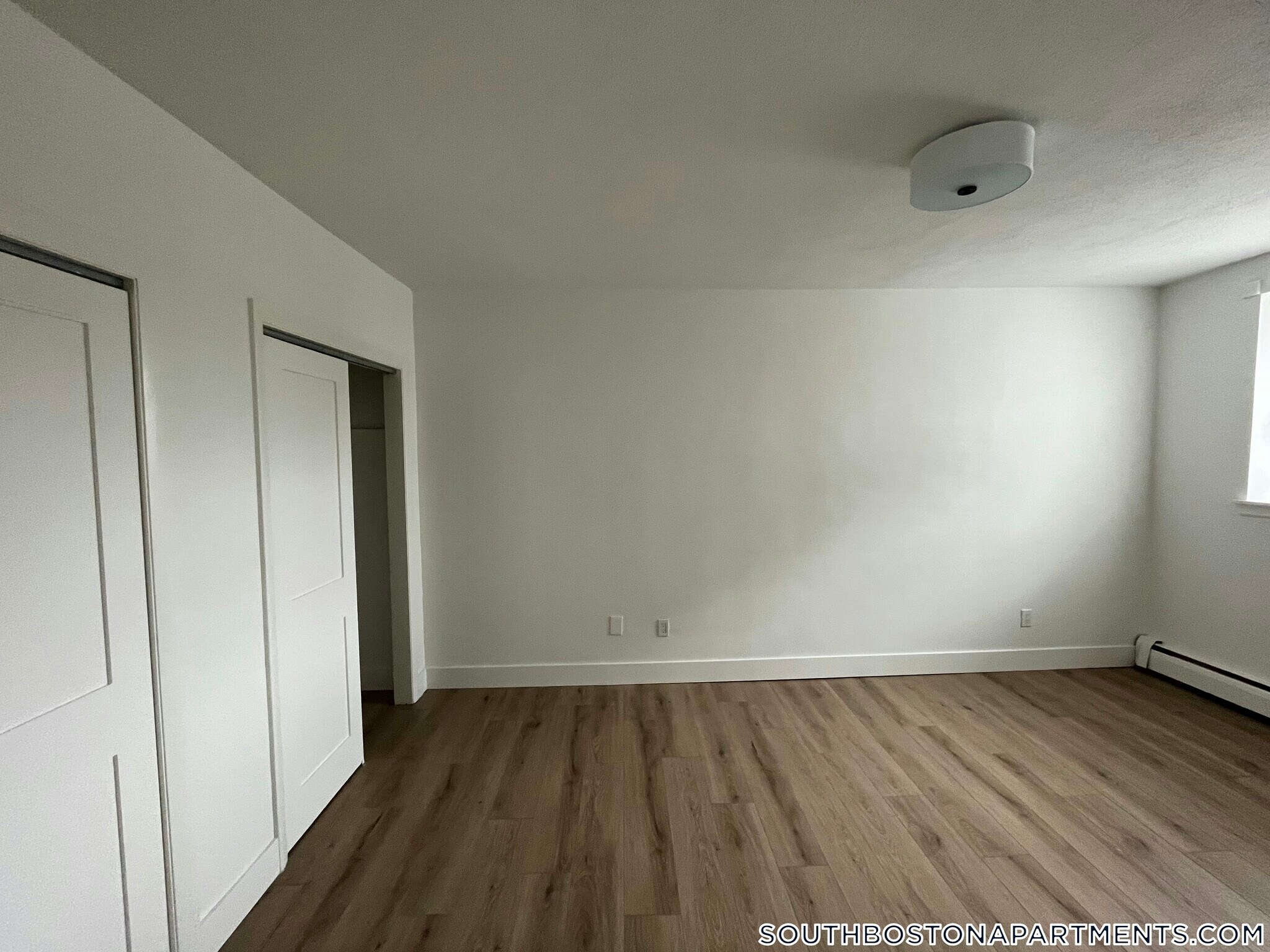 Building Photo - 740 E 7th St